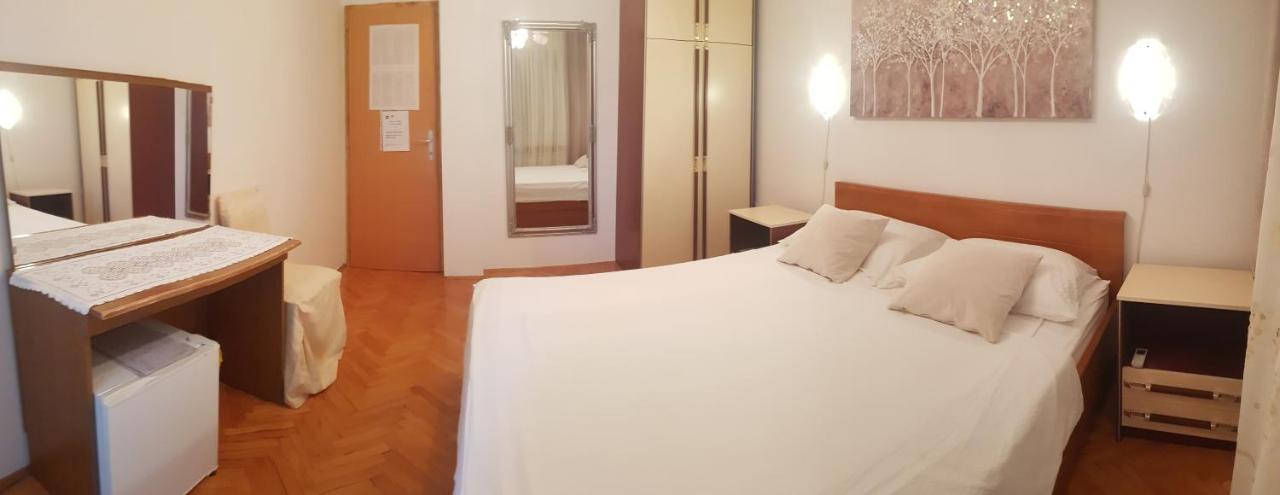 Aneli Rooms & Apartament โรวีน ภายนอก รูปภาพ