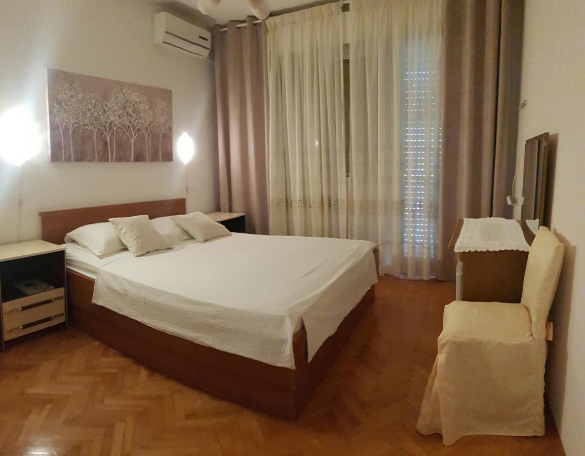 Aneli Rooms & Apartament โรวีน ภายนอก รูปภาพ