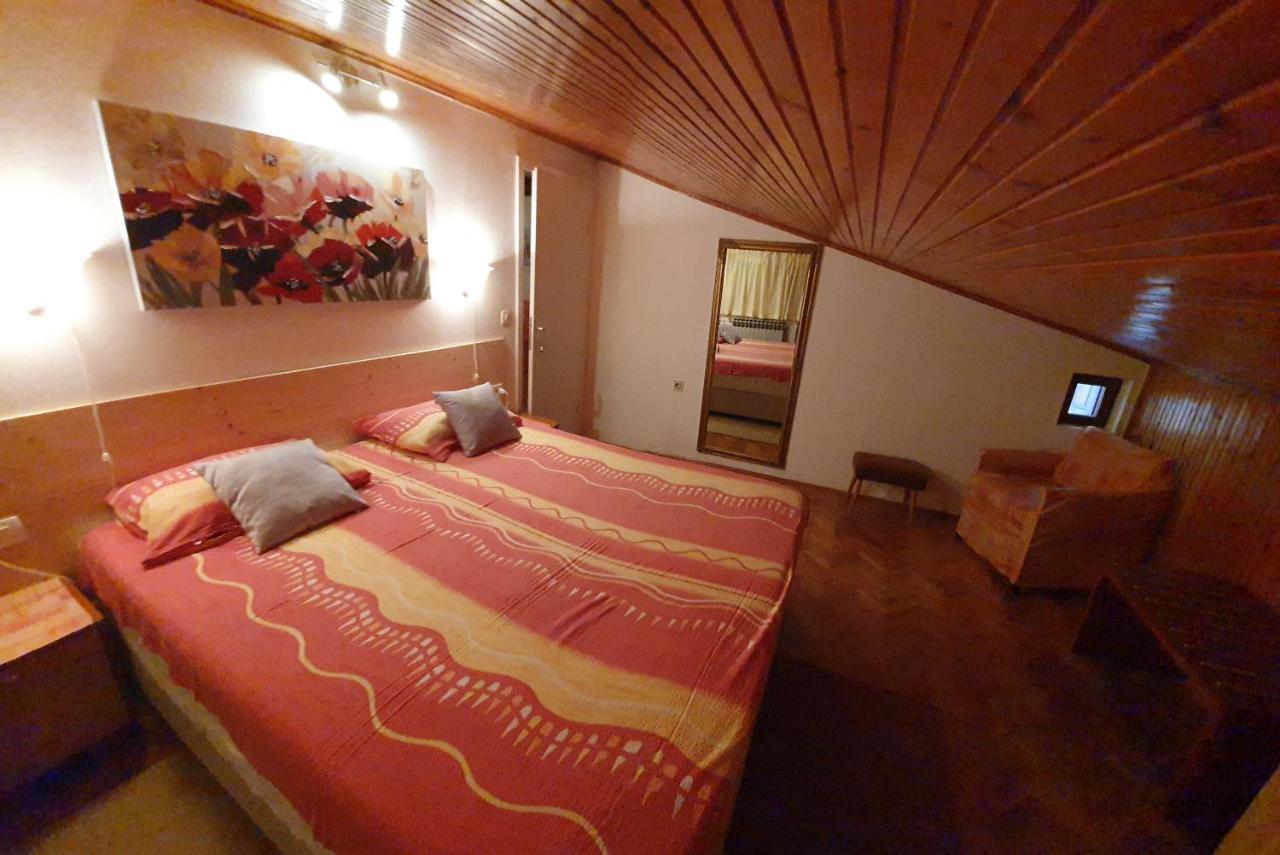 Aneli Rooms & Apartament โรวีน ภายนอก รูปภาพ
