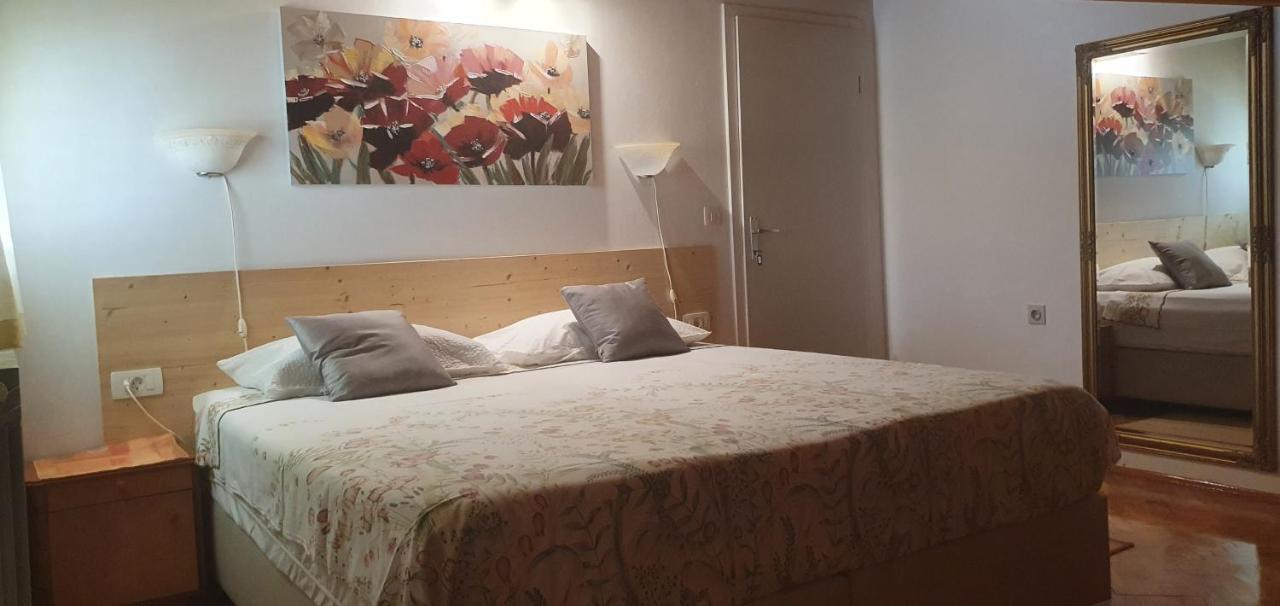 Aneli Rooms & Apartament โรวีน ภายนอก รูปภาพ