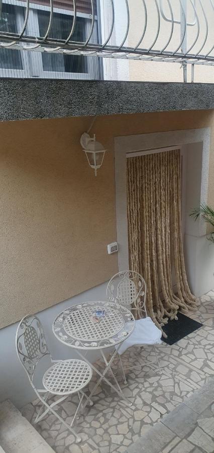 Aneli Rooms & Apartament โรวีน ภายนอก รูปภาพ